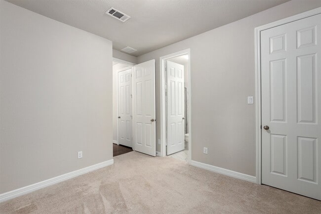 Building Photo - 2116 Sweet Bay Dr