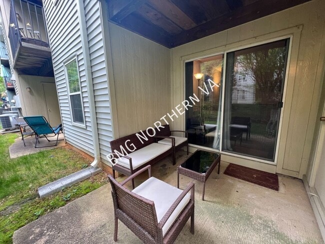 Building Photo - 7729 Inversham Dr