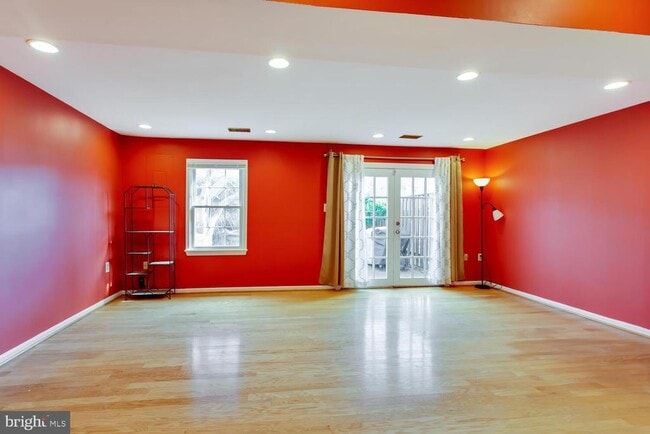 Building Photo - 4428 Holly Ave