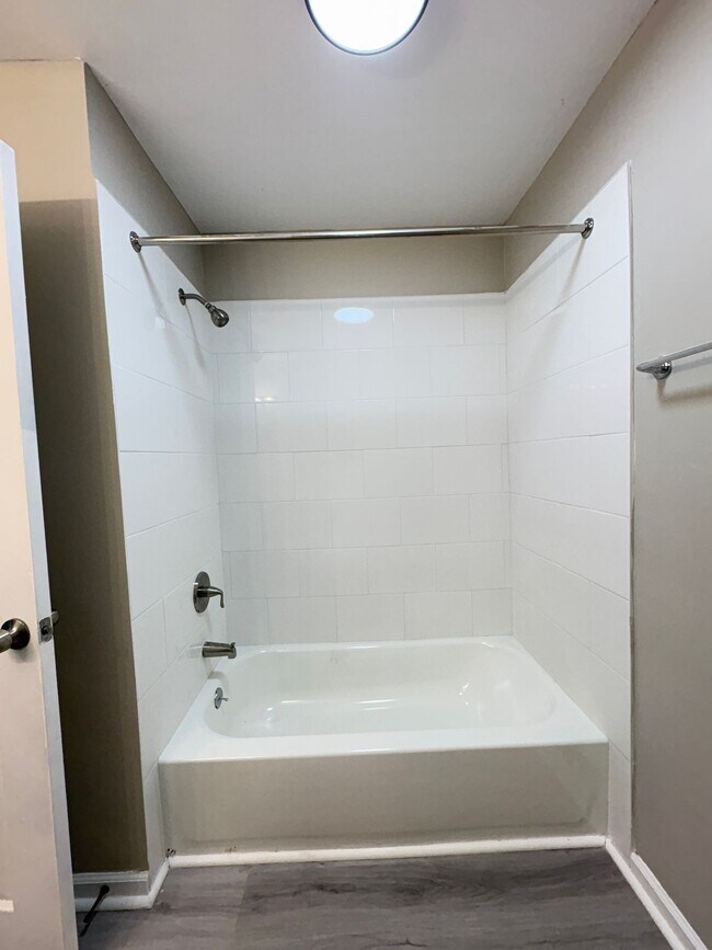 Building Photo - Bellagio Living III