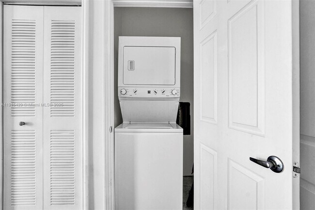 Building Photo - 2100 Van Buren St