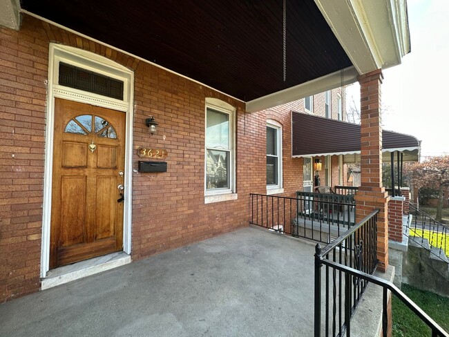 Building Photo - Bright and Airy 4Bedroom Townhome in Waverly