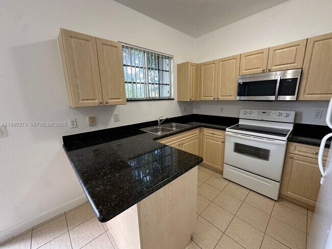 Building Photo - 2641 NE 4th St