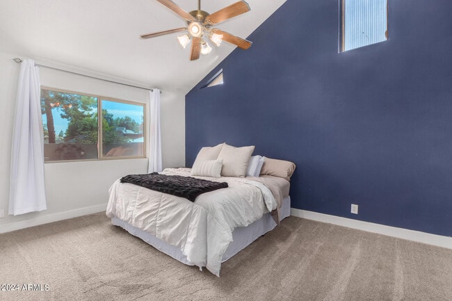 Building Photo - 321 E Aspen Way