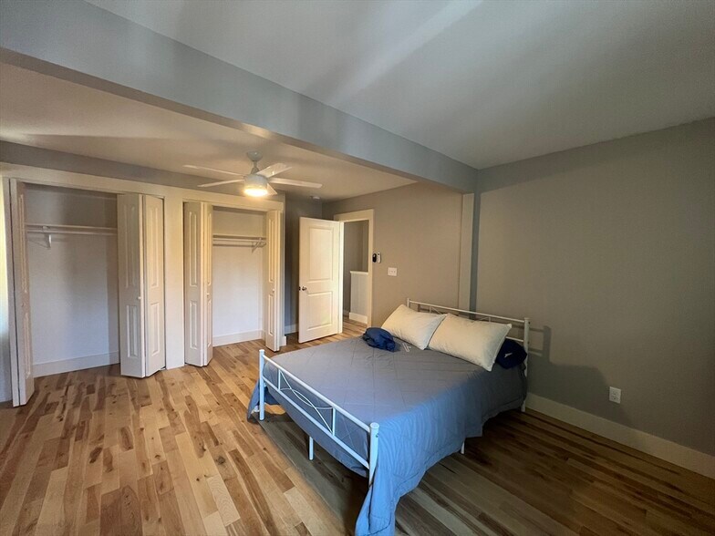 Building Photo - 39 Snow St