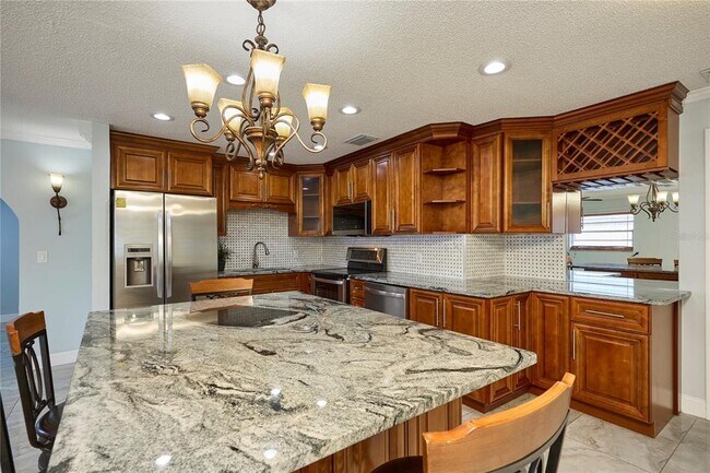 Building Photo - 6804 N Hubert Ave