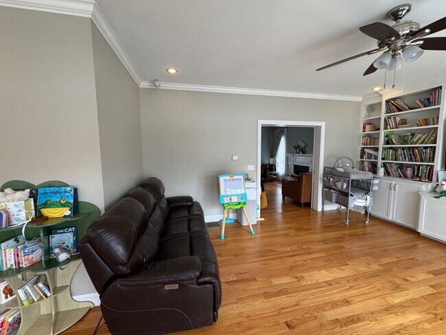 Building Photo - Waltham 3 bed 2.5 Bath