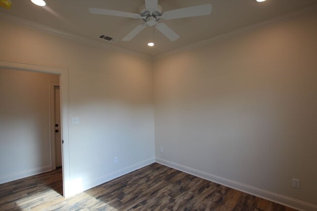 Building Photo - Available: 3/2/2 in Whitehouse ISD!!