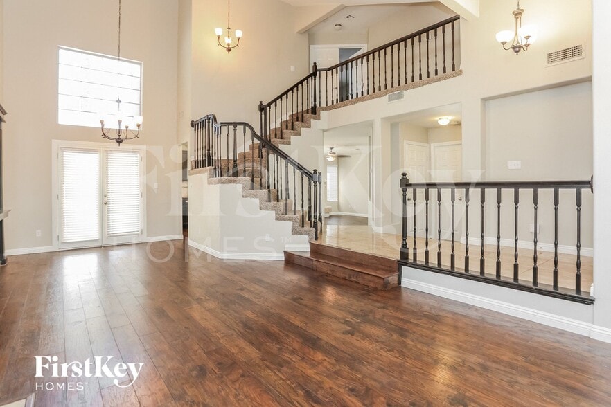 Building Photo - 2328 Brighton Shore St