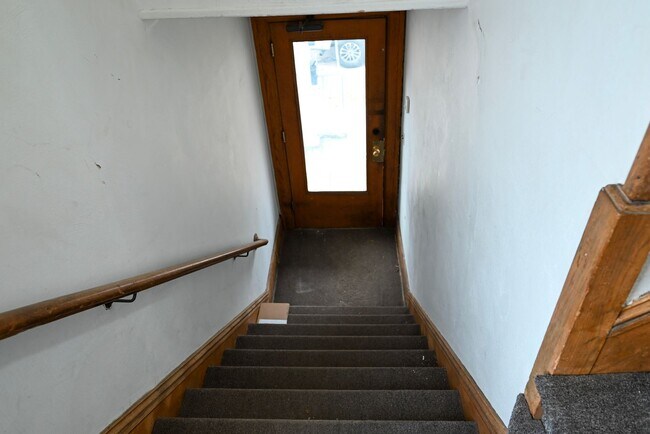 Building Photo - 405-407 W Main St - Duplex