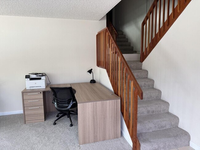 Building Photo - 20 Bedford Ct