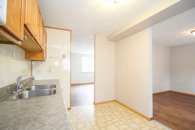 Building Photo - 437 S Haven Rd