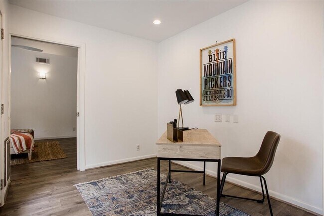 Building Photo - 5139 Meadow Creek Dr