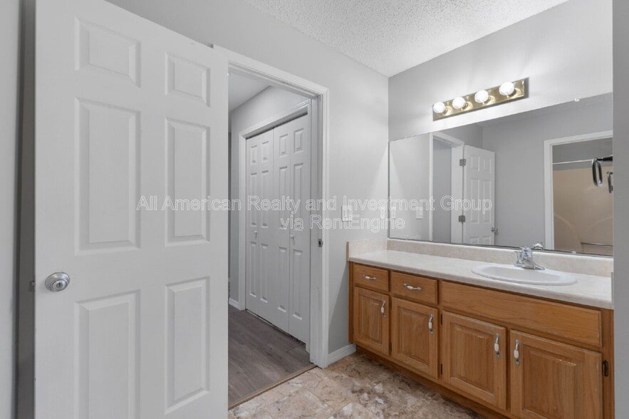 Building Photo - 908 Emily Cir