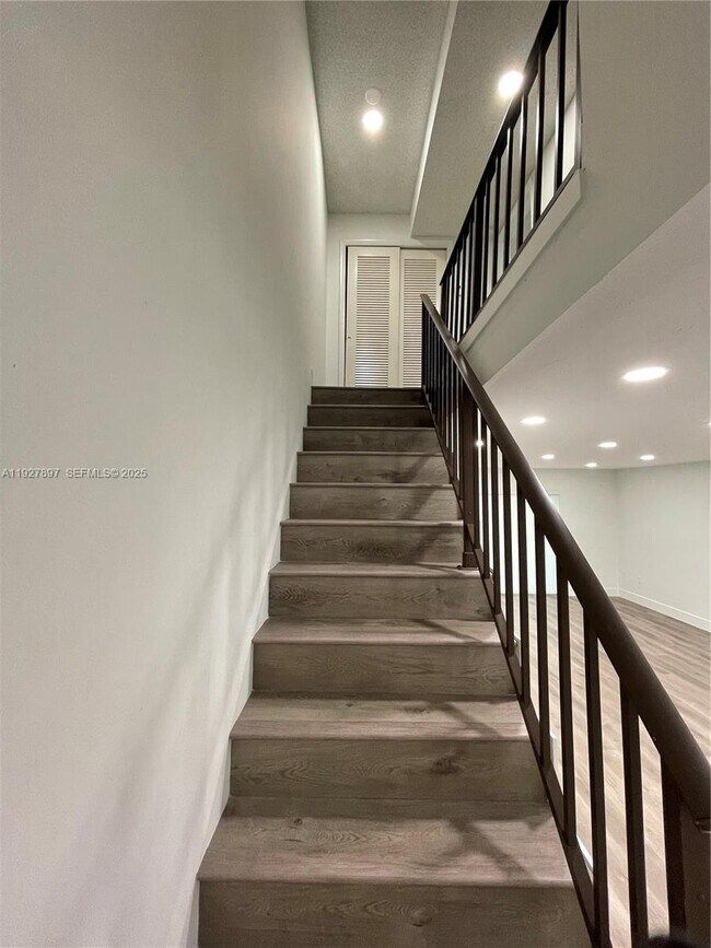 Building Photo - 8427 SW 137th Ave