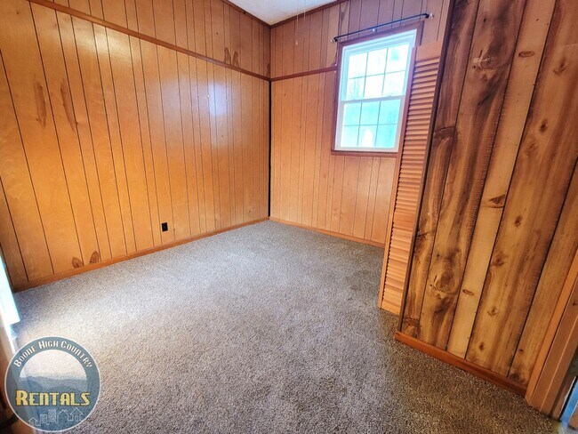 Building Photo - Two Bedroom Apartment on Shulls Mill Road