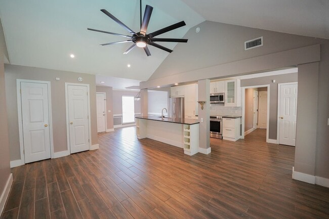 Building Photo - Coming Available!