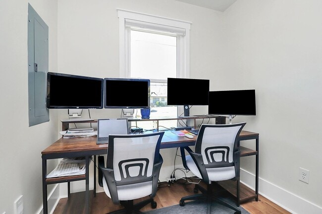 Building Photo - Fully Updated & Furnished Gem in the Heart of Starmount!