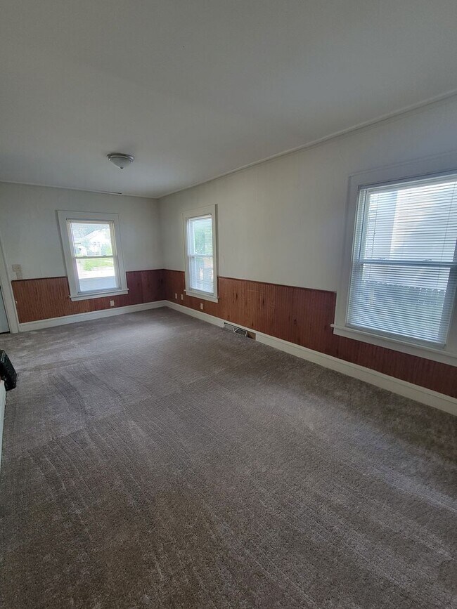 Building Photo - 804 S Morris Ave