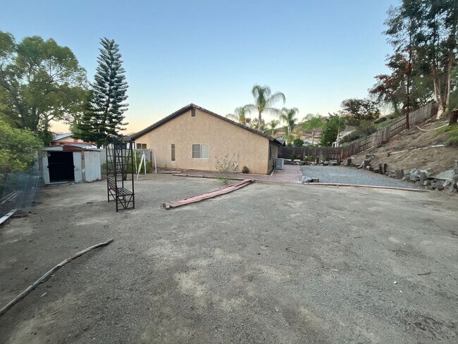 Building Photo - 3bed/2bth Single Level