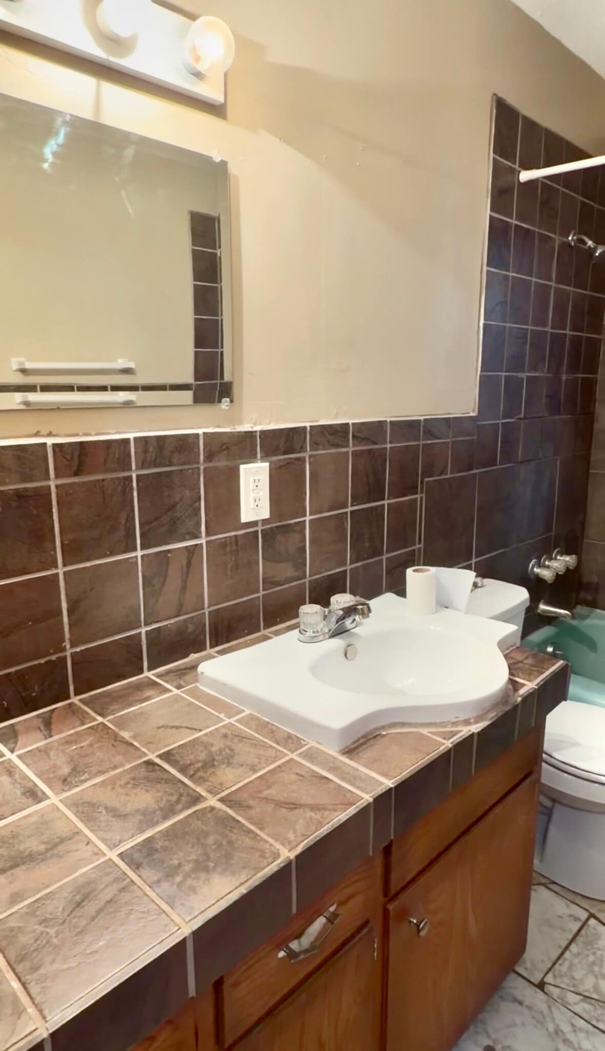 Building Photo - 9311 E 9th St S