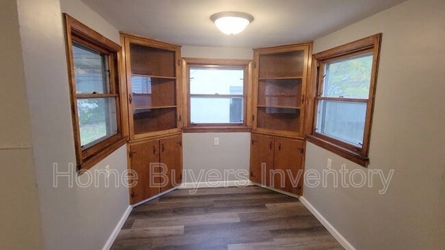 Building Photo - 236 Hilton Ave