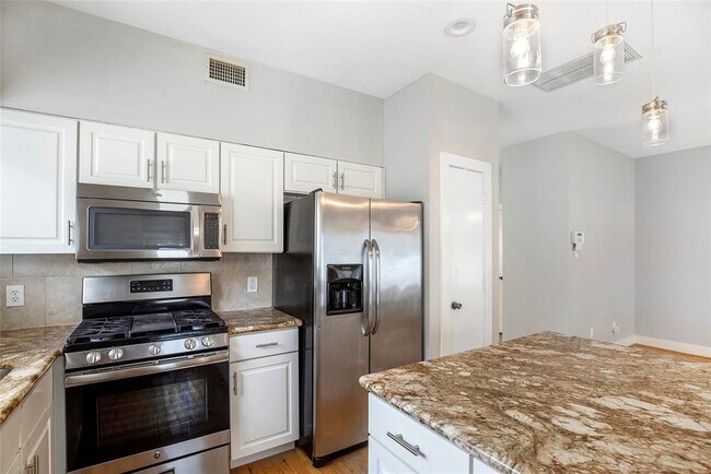 Building Photo - 18631 Atasca Oaks Dr