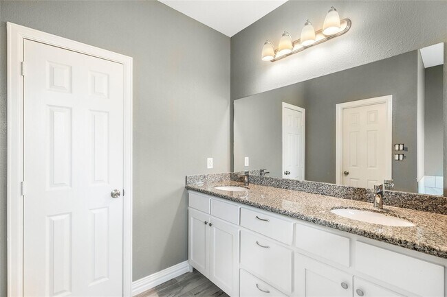 Building Photo - 7638 Bronze Trail Dr