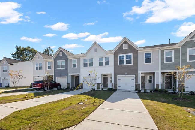 Building Photo - 130 Paramount Dr