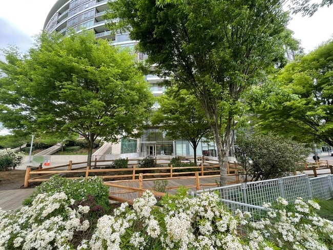 Building Photo - Incredible 1Bd/1Ba Fully Furnished Condo in the Pearl!!!! Corner Unit with Spectacular Views & Ga...