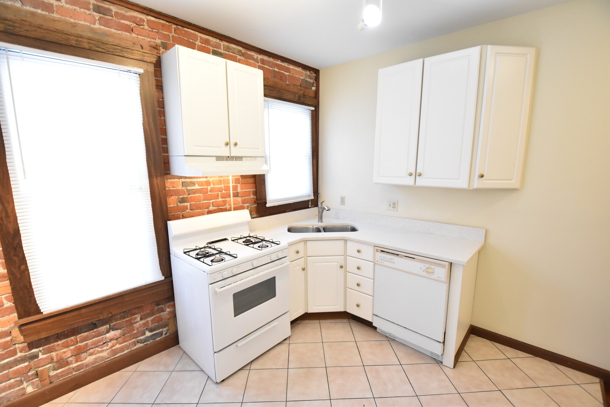 Kitchen - 39 E Russell St