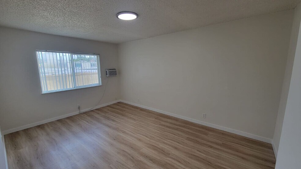 Building Photo - 13115 Oxnard St