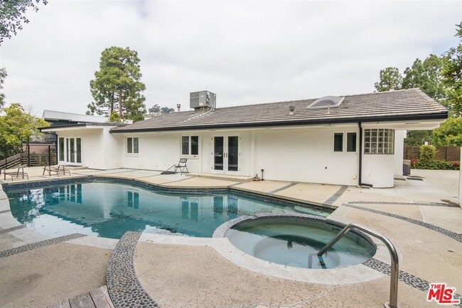 Building Photo - 3136 Floye Dr