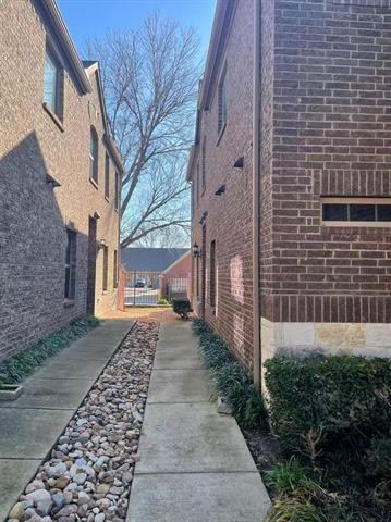 Building Photo - 324 Tallgrass Ln