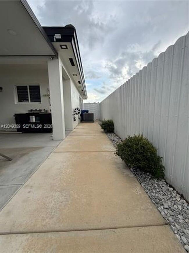 Building Photo - 15953 SW 307 Terrace