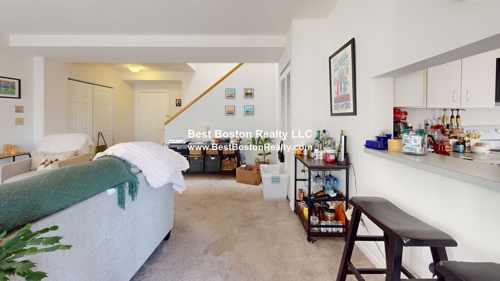 Building Photo - 175 Beacon St