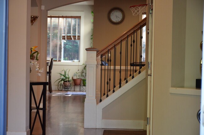 Building Photo - 11031 Muirwood Way NE