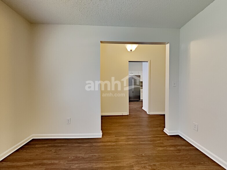 Building Photo - 3766 Woodbriar Dr