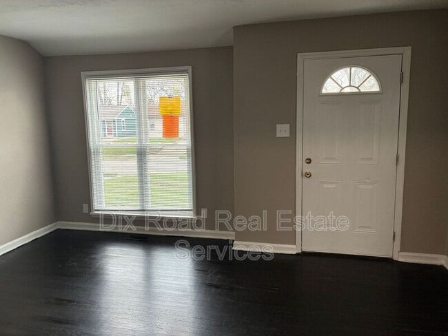 Building Photo - 729 Cleverly Rd