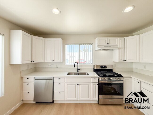 Building Photo - 1415 Centinela Ave