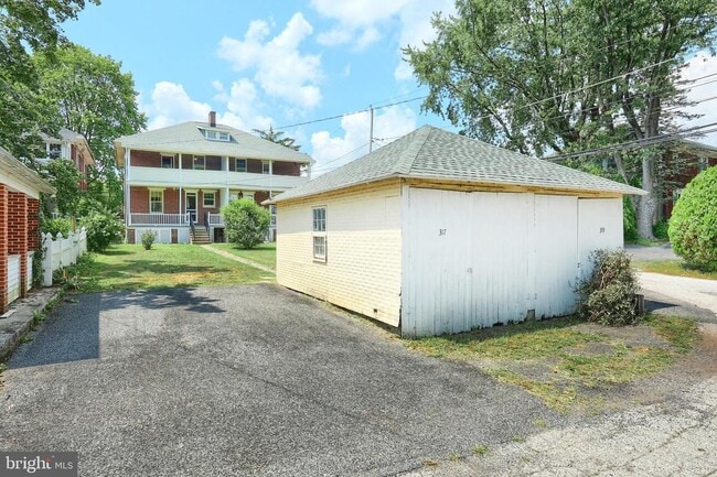 Building Photo - 317 N Stratton St