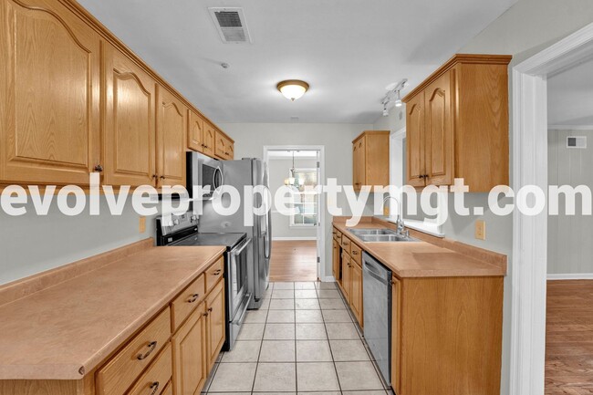 Building Photo - PRIME LOCATION WITH SPACIOUS LIVING!