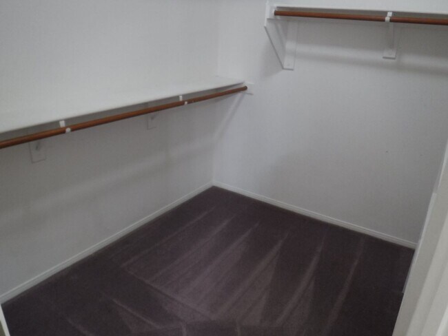 Building Photo - 1500 SQUARE FEET, 2 BED, 2 BATH AND 2 CAR GARAGE