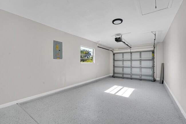 Building Photo - 2251 SE Holland St