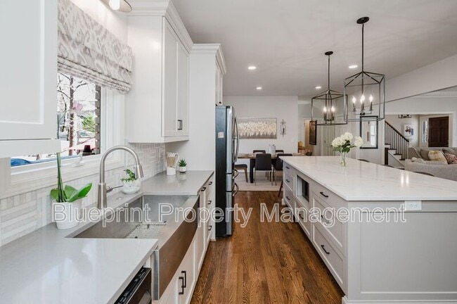 Building Photo - 5012 Wendover Dr