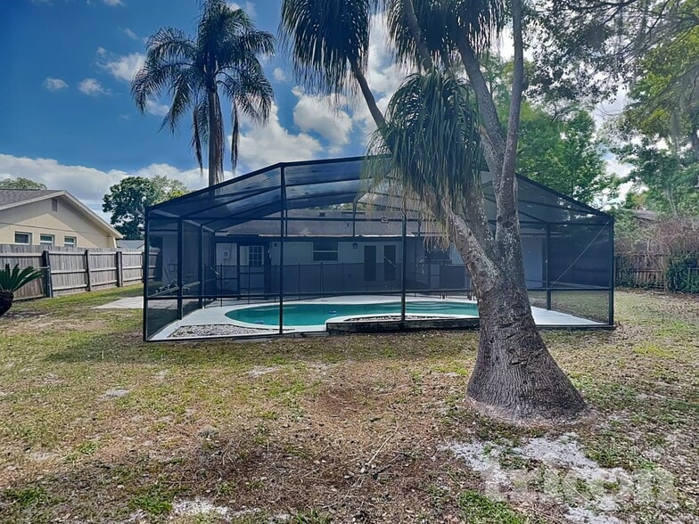 Building Photo - 120 N Alderwood St