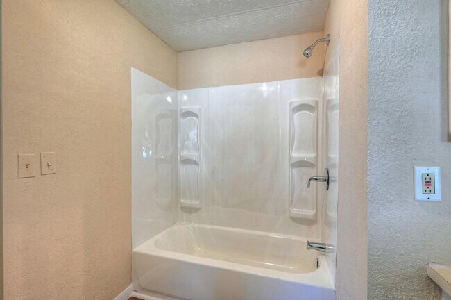 Building Photo - 13904 Anchor Ct