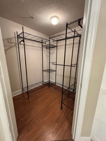 Building Photo - 206 E South St