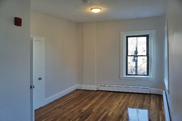 Building Photo - 98 Willow St
