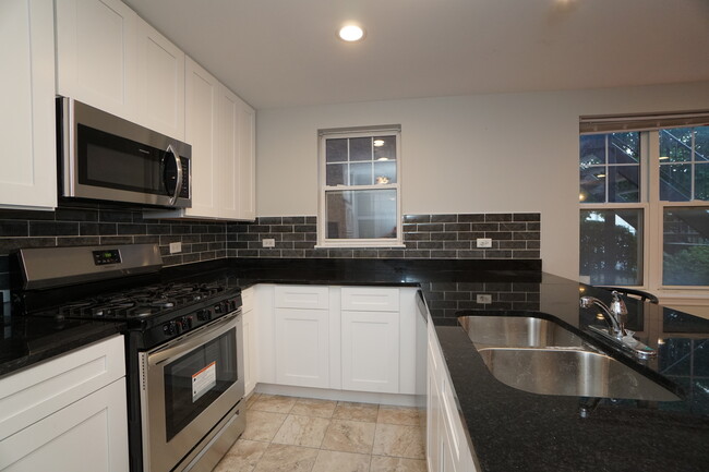 Building Photo - 1103 N Crosby St